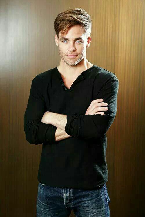 Chris Pine Crossed Arms Black Shirt Blue Jeans Chris Pine Wallpaper Attractive Body Language For Men